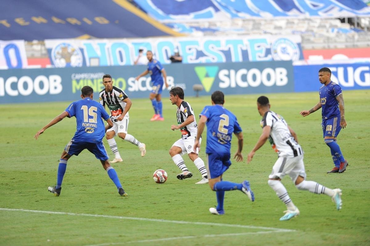 Fotos da vitria do Cruzeiro sobre o Athletic de So Joo del-Rei, por 1 a 0, no Mineiro, pela quarta rodada do Campeonato Mineiro de 2021. Marcelo Moreno, de pnalti, marcou o gol do triunfo celeste no Gigante da Pampulha