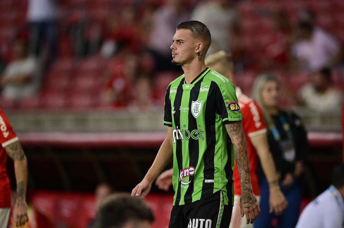 Fotos do duelo entre Internacional e Amrica, no Beira-Rio, em Porto Alegre, pela 16 rodada da Srie A do Campeonato Brasileiro.