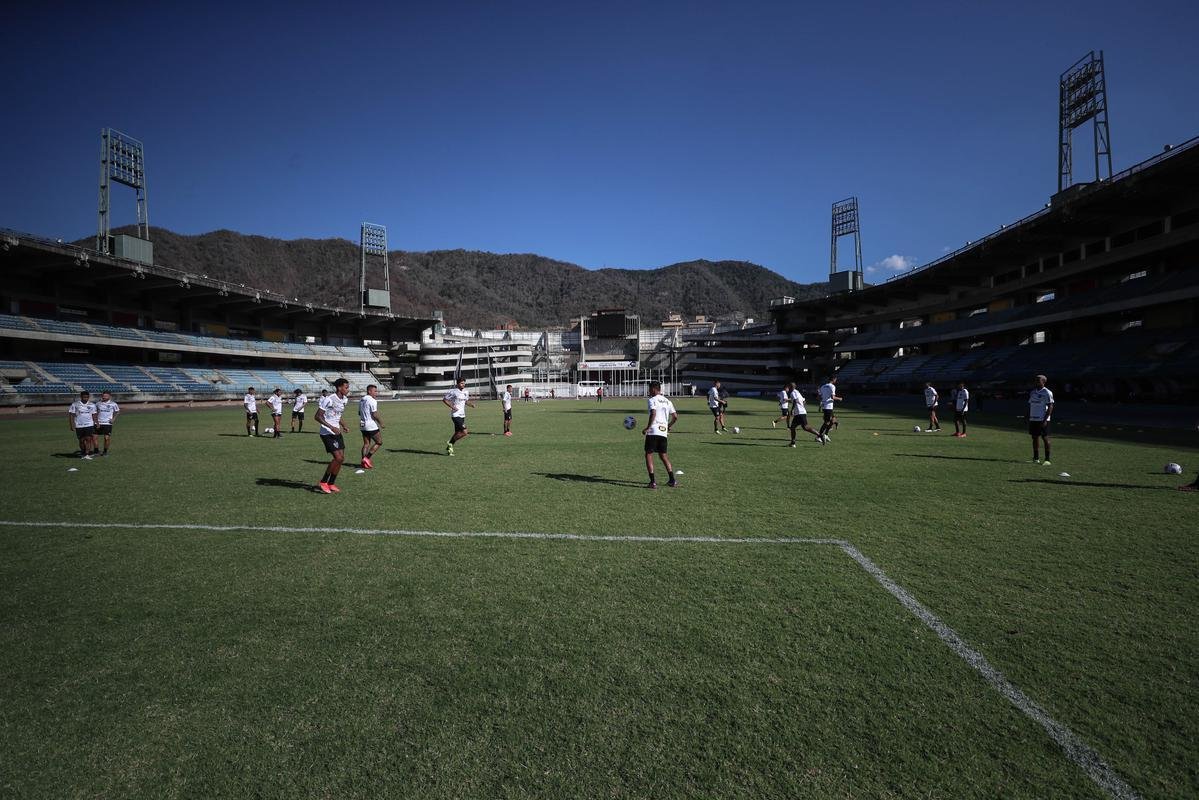 Atlético teve atividade no Estádio Olímpico Brígido Iriarte, em Caracas, antes da estreia na Libertadores