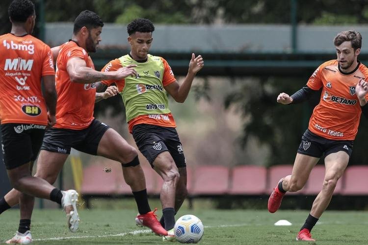 Elenco atleticano encerrou a preparação para enfrentar o Atlético-GO fora de casa