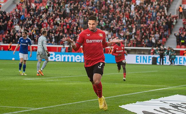 Paulinho comemorando o primeiro gol na atual temporada