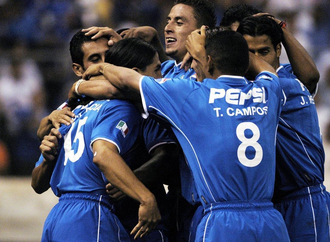 Em 2003, o Cruz Azul-MEX passou com trs vitrias, nenhum empate e trs derrotas. O time foi eliminado nas quartas de final.