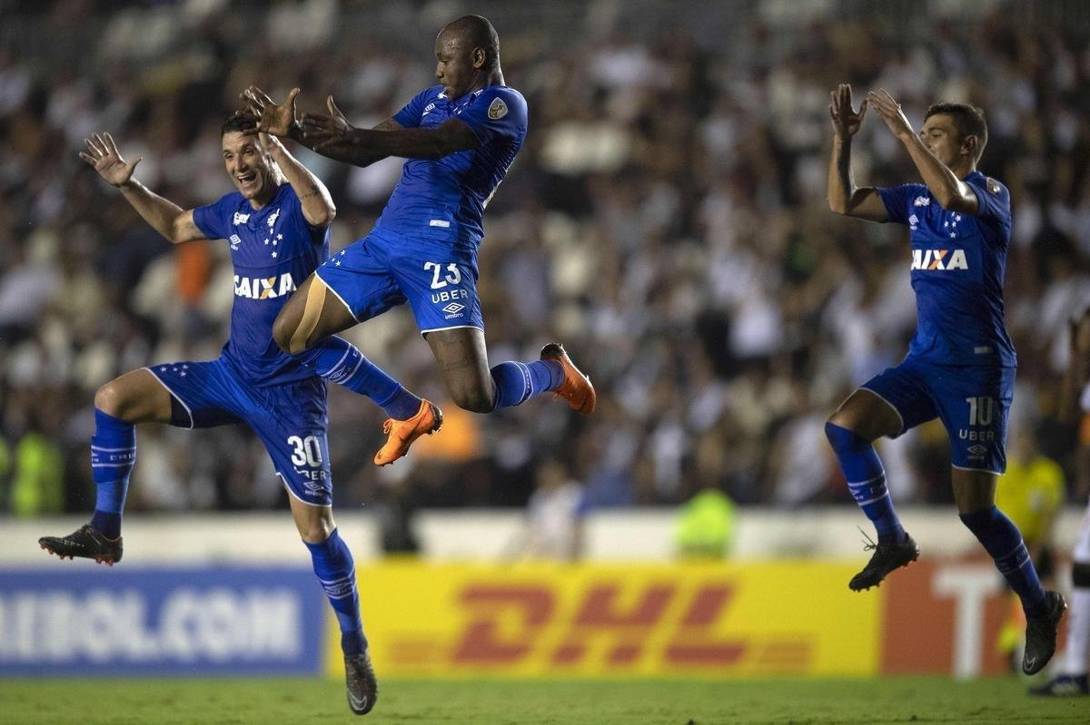 Cruzeiro goleou Vasco por 4 a 0 e causou a ira da torcida cruz-maltina em So Janurio