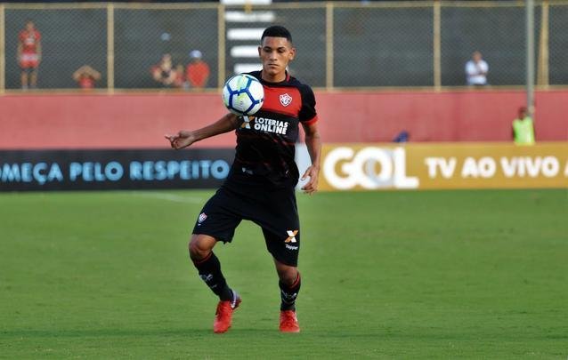 Vitória derrotou Atlético por 1 a 0, no Barradão, com gol de Léo Ceará