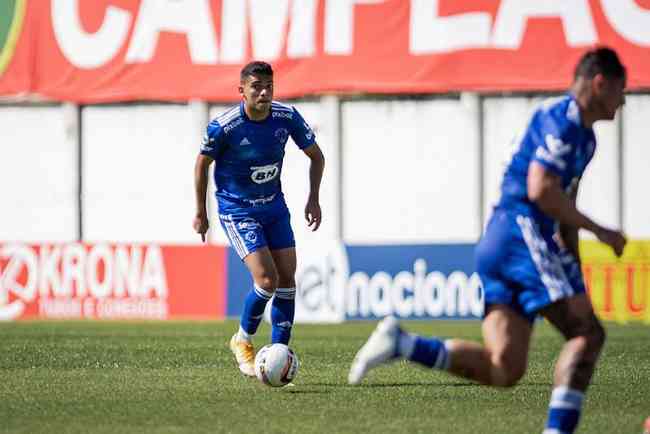 Cruzeiro and Brusque face each other in the East