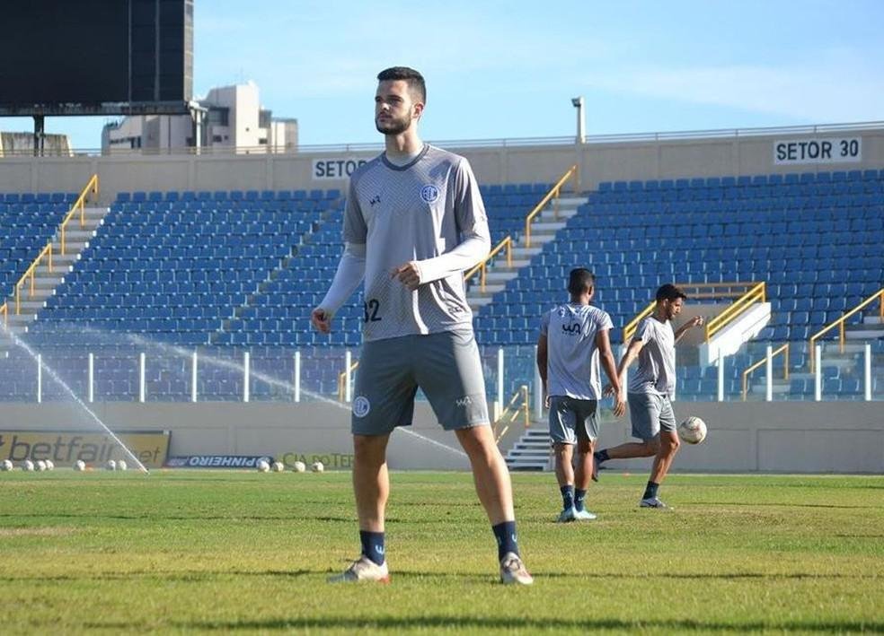 Lo Griggio - O defensor de 21 anos foi emprestado ao Confiana at o fim da Srie B e j teve contrato com o Galo reativado. Participou de apenas quatro jogos com a camisa do clube sergipano.