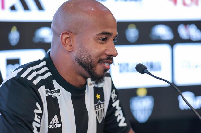 Veja fotos da apresentação de Patrick no Atlético