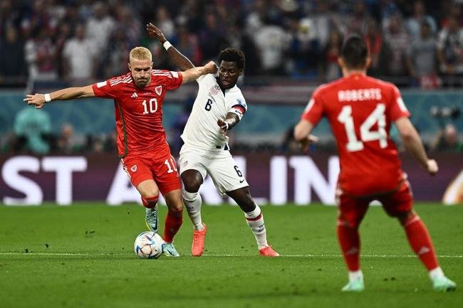 Fotos do jogo entre Estados Unidos e Pas de Gales no Estdio Ahmad bin Ali, pelo Grupo B da Copa do Mundo, no Catar
