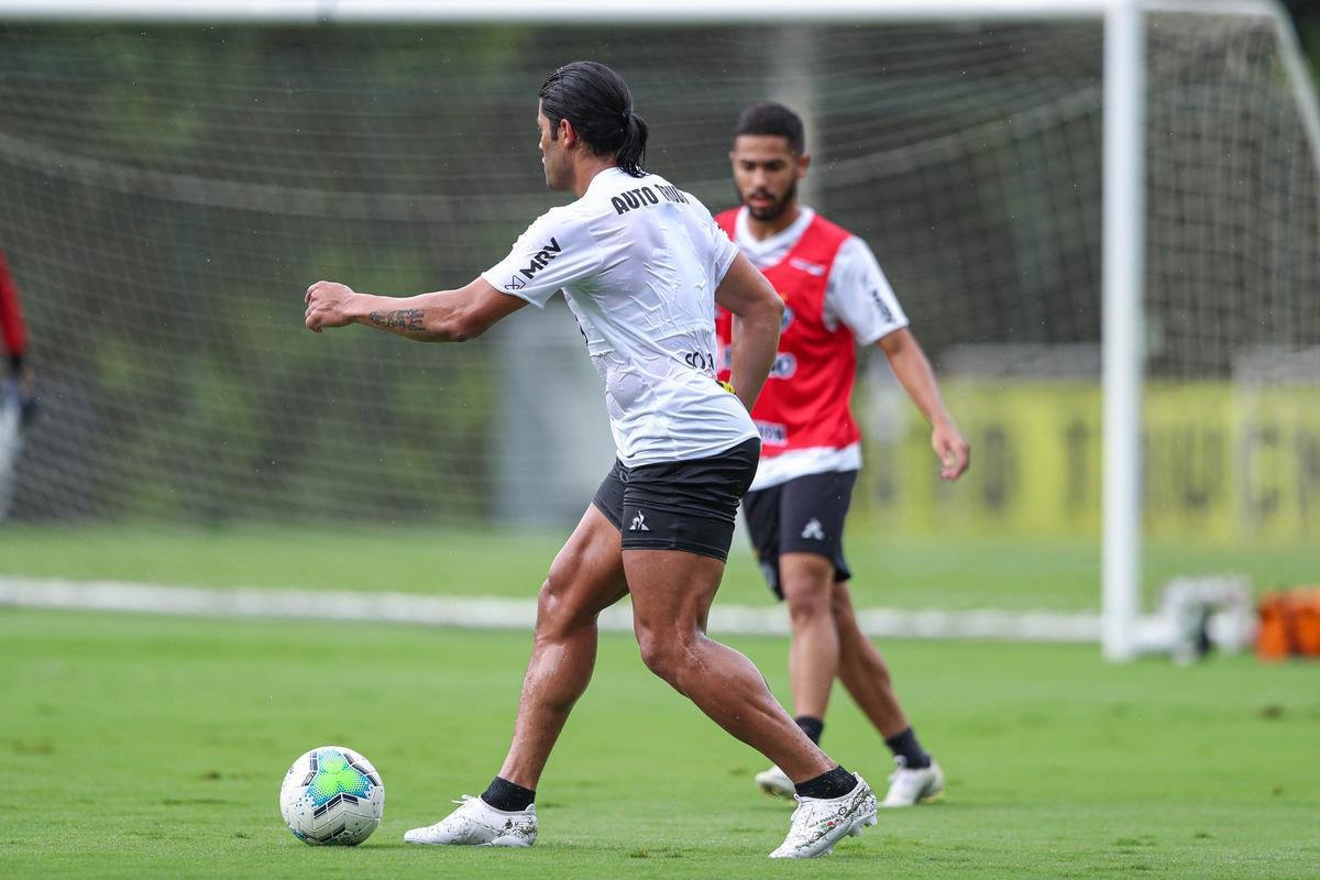 Fotos do primeiro treino de Hulk no Atlitco