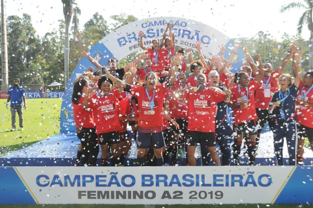 Aps vencer Cruzeiro por 4 a 0 no jogo de ida, So Paulo empatou a volta por 1 a 1 e ficou com o ttulo do Campeonato Brasileiro Feminino A2