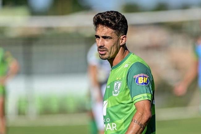 Neto Berola: experiente atacante tem vnculo at fevereiro de 2021.