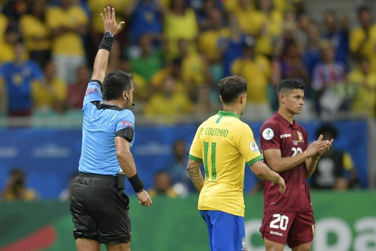Brasil enfrentou a Venezuela na Arena Fonte Nova, pelo Grupo A da Copa Amrica