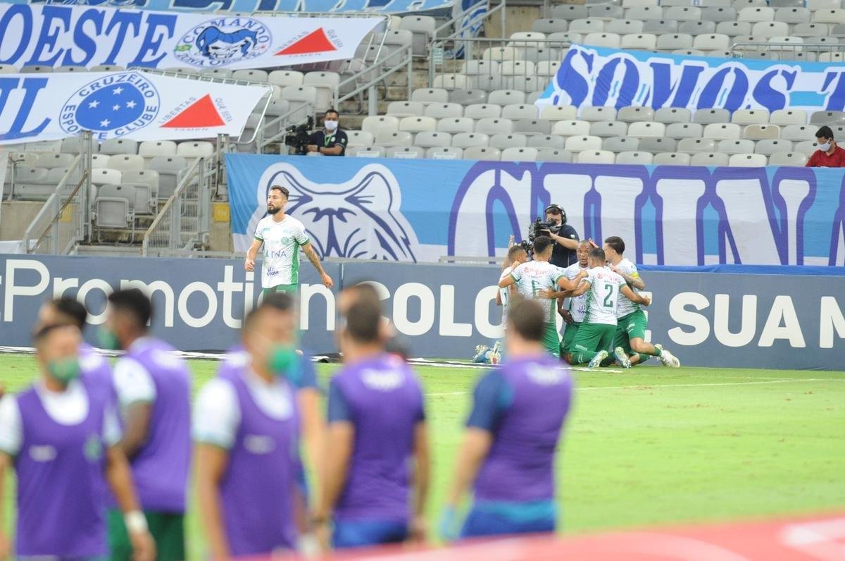 Murilo Rangel abriu o placar para o Guarani em chute perfeito no ngulo esquerdo de Fbio