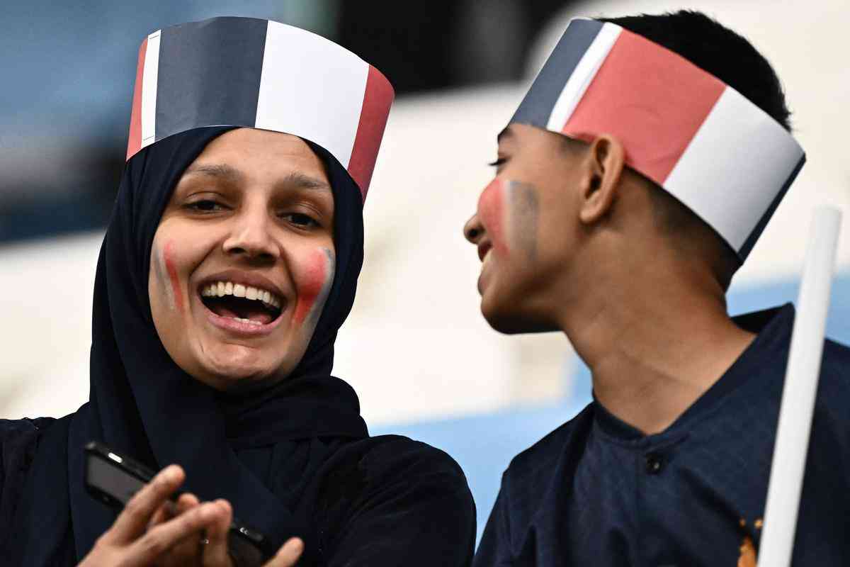 Imagens dos torcedores no jogo entre Frana e Austrlia, pelo Grupo D da Copa do Mundo