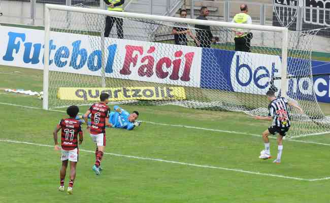 Nacho Fernández marcou o gol do Atlético sobre o Flamengo no Mineirão