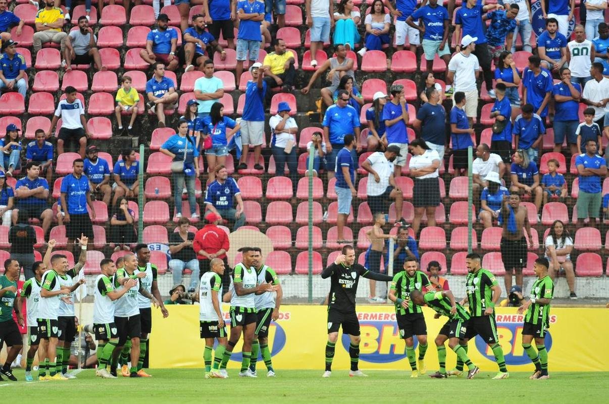 Cruzeiro e Amrica se enfrentaram na Arena do Jacar, em Sete Lagoas, pelo jogo de ida da semifinal do Campeonato Mineiro