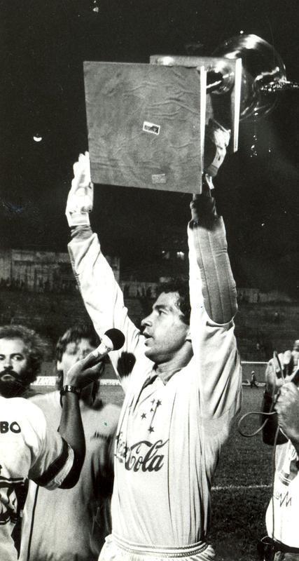 Paulo Csar Borges marcou poca no gol do Cruzeiro e teve duas passagens. A primeira foi de 1989 a 1993, quando foi titular e conquistou os Campeonatos Mineiros de 1990 e 1992, as Supercopas de 1991 e 1992 e a Copa do Brasil de 1993. PC retornou  Toca entre 1998 e 1999, dessa vez como suplente de Dida, e foi campeo mineiro de 1998. O goleiro considera que fez sua melhor atuao na meta celeste no empate por 0 a 0 com o Atltico pela deciso do Estadual de 1998. Ao todo, foram 264 jogos com a camisa azul.