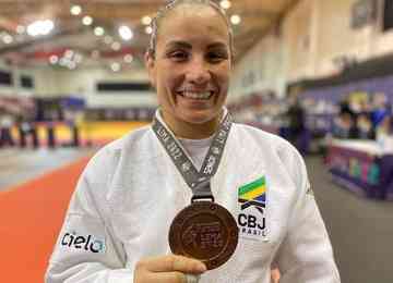 Defendendo o Brasil por 15 anos, Maria Portela participou de três Jogos Olímpicos e se consagrou como uma das melhores do mundo no peso médio feminino
