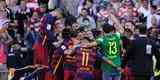 Barcelona venceu o Granada por 3 a 0 e iniciou a festa: jogadores no campo, torcida na Catalunha