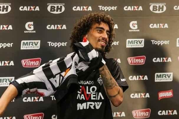 Imagens da apresentação de Valdívia no Atlético