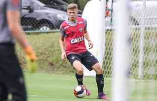 Marlone foi um pedido do tcnico Roger Machado no Atltico. Mas o meia no conseguiu render. O Corinthians o emprestou ao Galo em maro de 2017. Ele ficou at o fim do ano. Disputou 19 jogos e marcou 3 gols. Hoje, defende o Sport.