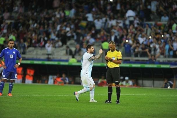 Fotos do duelo entre Argentina e Paraguai, no Mineiro, pela Copa Amrica