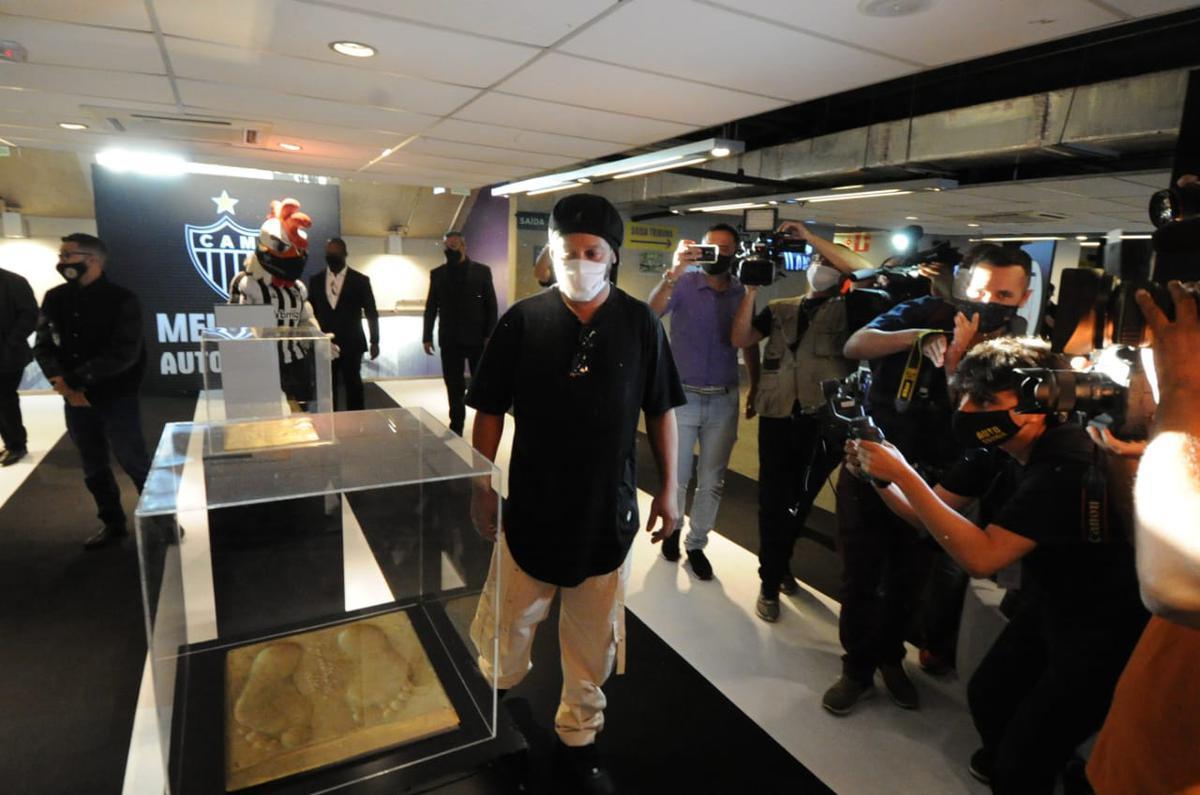 Ronaldinho Gacho durante evento de um patrocinador do Atltico no Mineiro, em Belo Horizonte. Ex-jogador, de 40 anos, tirou fotos com clientes, funcionrios e se encontrou com o ssia Jos Robson Batista de Oliveira 