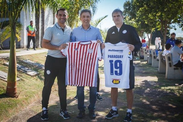 Paraguaios trocaram camisas com cruzeirenses