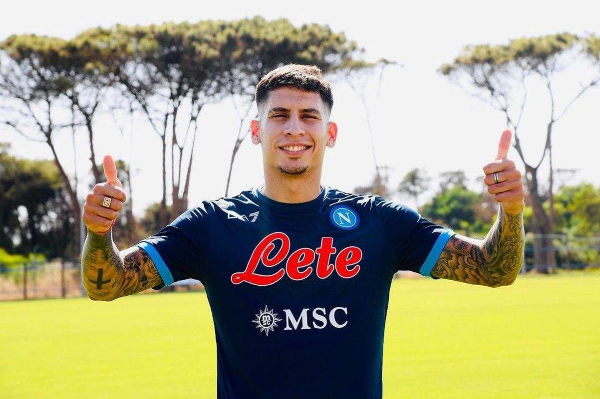 Napoli: lateral-esquerdo Mathas Olivera (ex-Getafe)
