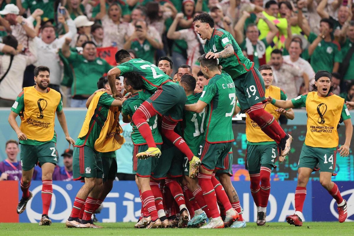 22 - Mxico - 4 pontos, um gol negativo de saldo e dois gols marcados