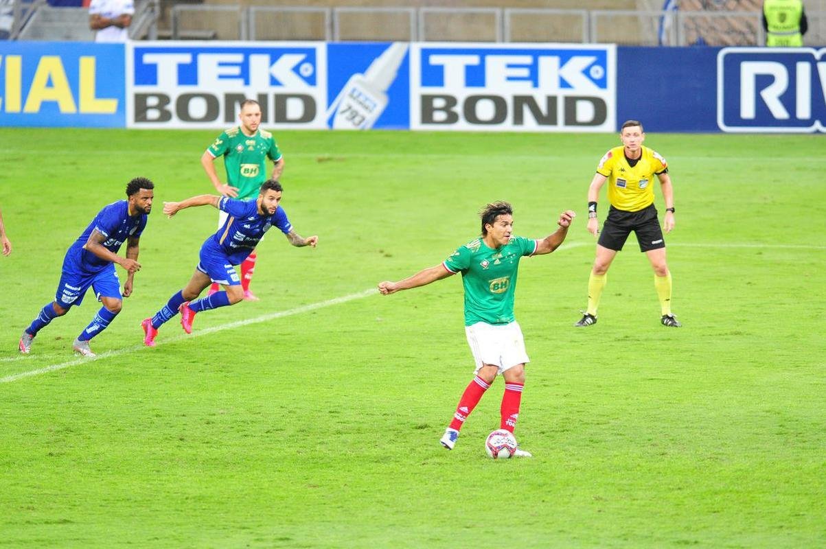 Fotos do jogo entre Cruzeiro e Confiana pela Srie B. Jogo  em Belo Horizonte marcou a volta da torcida cruzeirense ao Mineiro aps meses de ausncia devido  pandemia da COVID-19