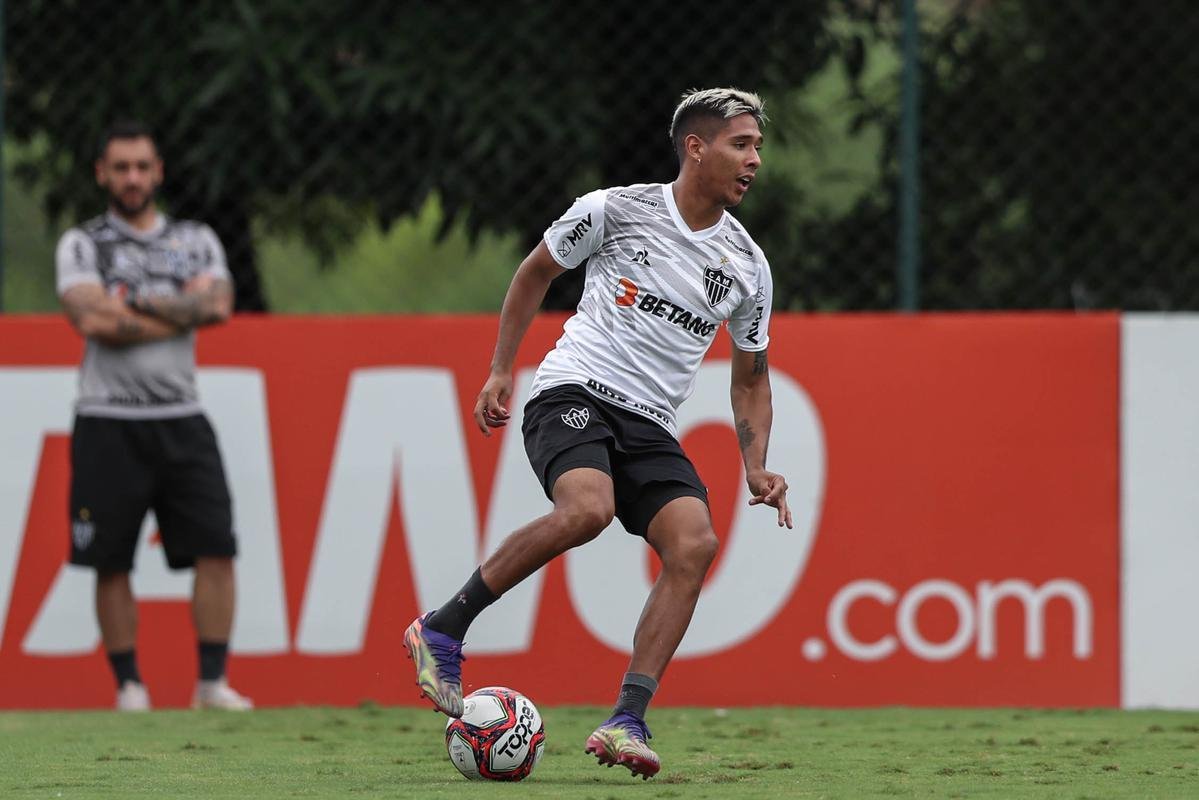 Fotos do treino do Atltico neste sbado, o ltimo de Victor no clube