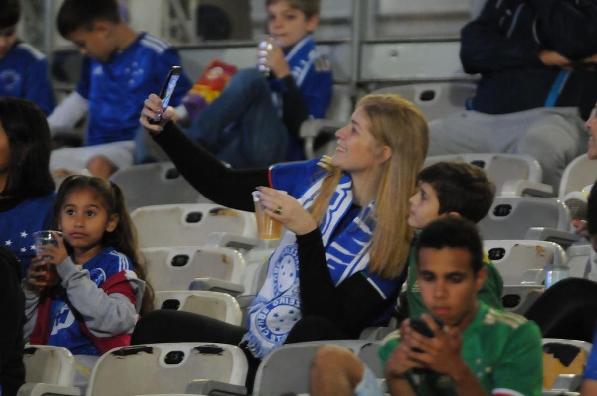 Torcedores do Cruzeiro no jogo com o Vila Nova, no Mineiro