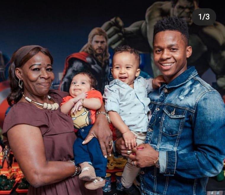 Meia Cazares, do Atltico, me e filhos