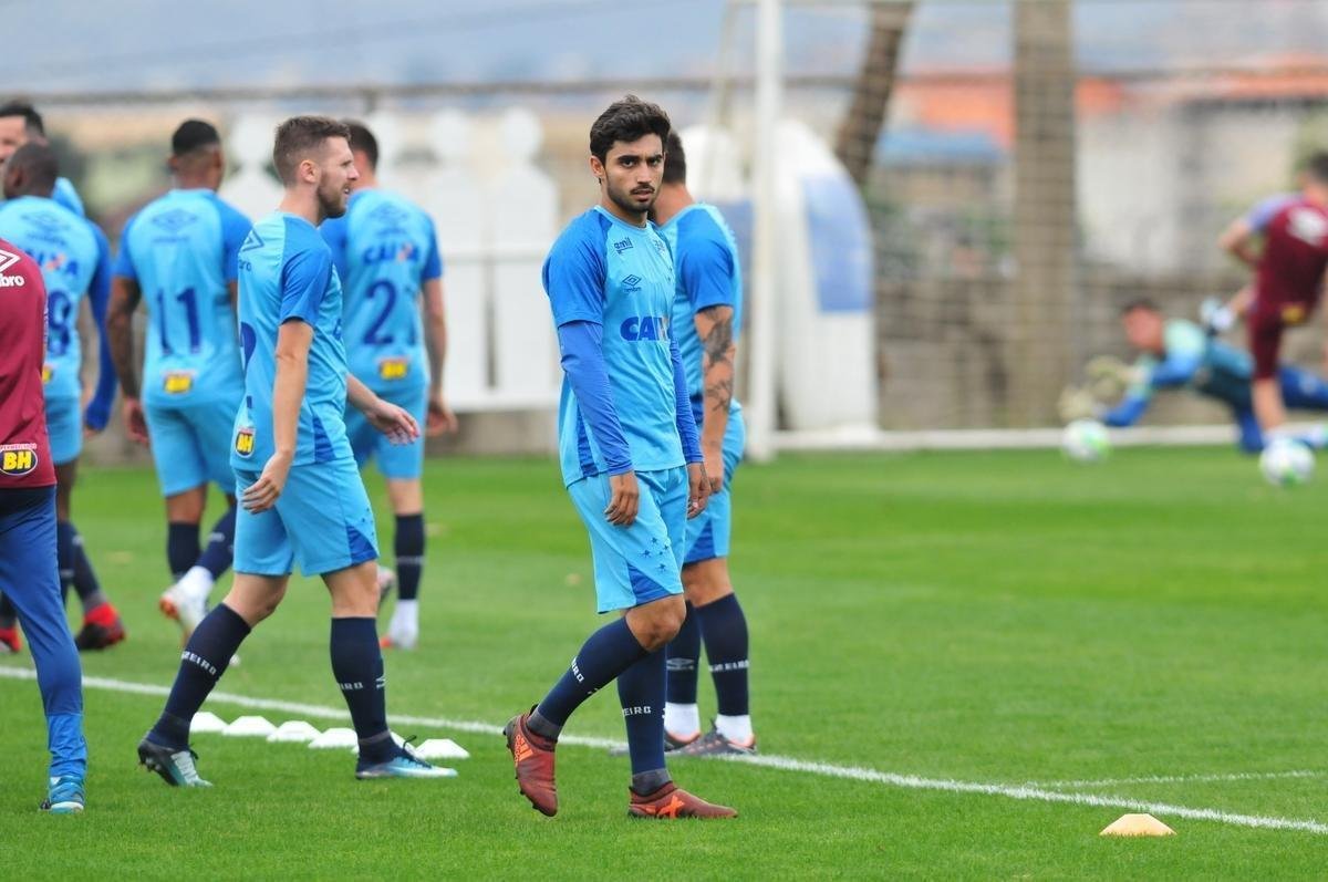 Cruzeiro iniciou preparao para clssico contra o Atltico com reservas em campo na Toca da Raposa II