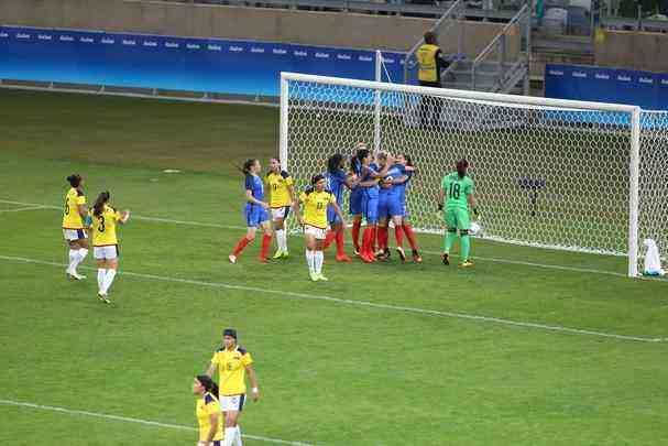 Imagens do duelo entre Frana e Colmbia, no Mineiro, pelo torneio de futebol feminino do Rio 2016