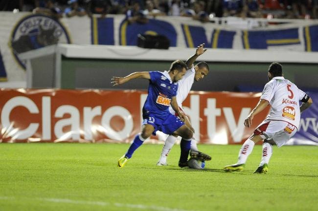 O Cruzeiro ganhou do Boa Esporte os dois jogos das semifinais do Campeonato Mineiro de 2014. Na ida, fez 1 a 0 em gol marcado por Jlio Baptista. Na volta, Dagoberto e Bruno Rodrigo anotaram os tentos da vitria por 2 a 1. Na final, a Raposa ficou com o trofu aps empatar por 0 a 0 os dois clssicos contra o Atltico.