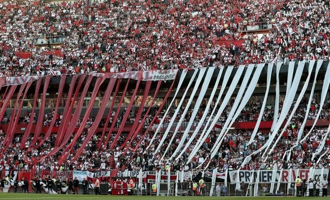 Torcedores do River Plate lotaram o Monumental e tiveram que voltar para casa frustrados