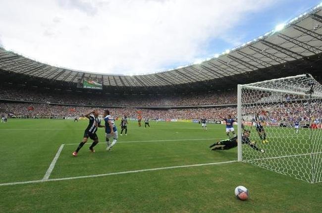 Fotos exclusivas do clssico entre Cruzeiro e Atltico na reabertura oficial do Mineiro