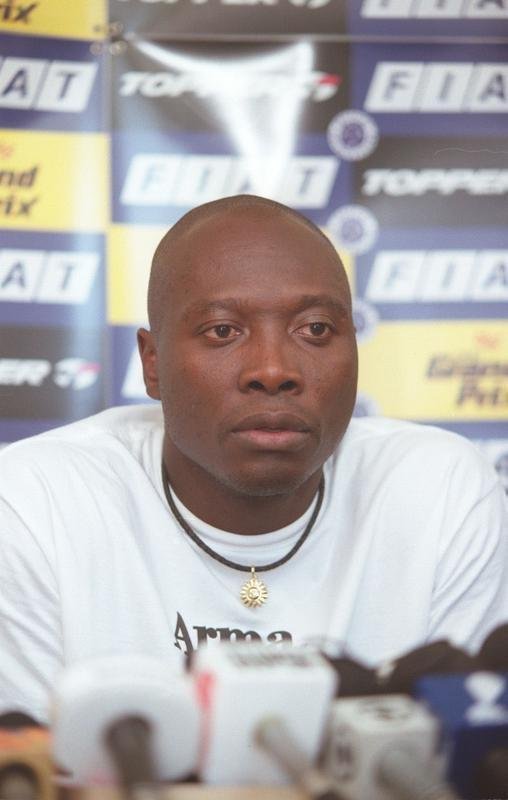 Fotos da apresentao do meia colombiano Freddy Rincn no Cruzeiro, em 6 de julho de 2001, na Toca da Raposa I. Ex-jogador morreu aos 55 anos nesta quarta-feira (13/4/2022), em Cali, em consequncia de um acidente de carro.