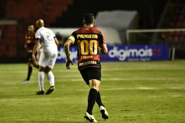 De virada e com gols de Hernane e Guilherme, o Sport reencontrou o caminho das vitórias, diante do Paraná, na Ilha do Retiro, pela 31ª rodada da Série B