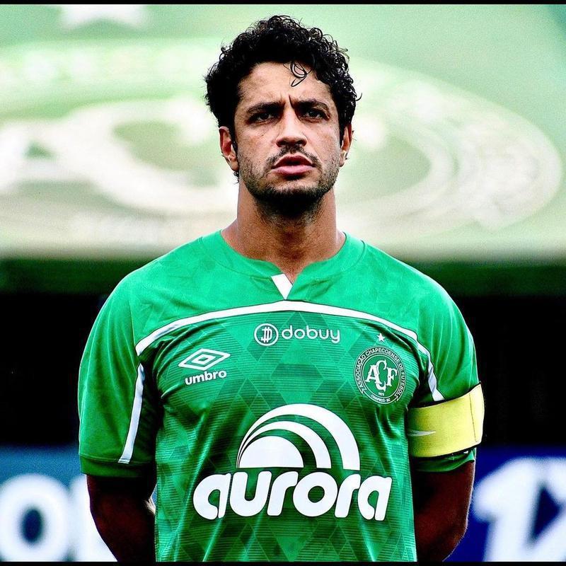 Leo - Deixou o Cruzeiro em 2020. Aps ficar sem clube em 2021, acertou com a Chapecoense e jogou pelo clube catarinense em 2022. Ele est sem clube atualmente.