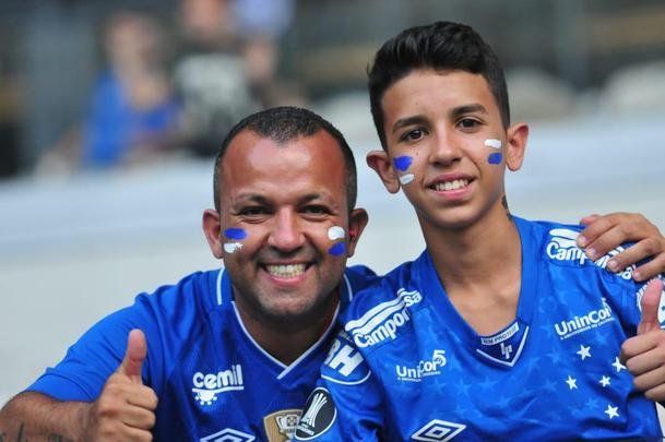 Fotos da torcida do Cruzeiro no clássico contra o Atlético, no Mineirão, pela 32ª rodada do Campeonato Brasileiro 2019