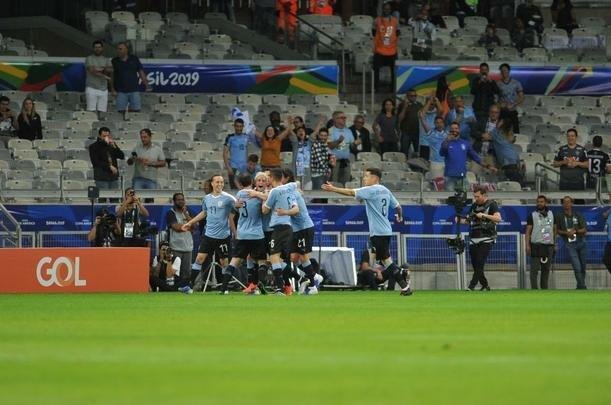 Fotos de Uruguai x Equador, no Mineiro