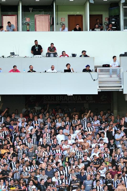 Torcida deu grande apoio ao time em vitria sobre o Corinthians e protestou muito contra gol anulado de Rger Guedes, no primeiro tempo. 