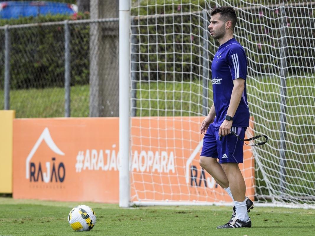 Fotos do primeiro treino do tcnico portugus Pepa no Cruzeiro