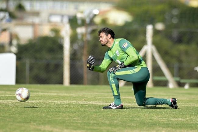 Dos dias 26 a 28 de janeiro, o Amrica realizou atividades totalmente voltadas ao confronto contra o Ava, pela 38 rodada da Srie B do Campeonato Brasileiro. Nesta sexta-feira (29), s 21h30, Coelho e Leo da Ilha se enfrentam no Independncia, em Belo Horizonte. A partida pode selar um indito tricampeonato do Amrica, que se isolaria como maior vencedor da competio. Alm disso, o elenco almeja a conquista para coroar uma temporada histrica, em que o clube foi semifinalista da Copa do Brasil.