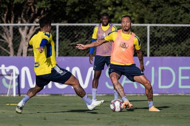Joseph assinou com o Cruzeiro at o fim da Srie B
