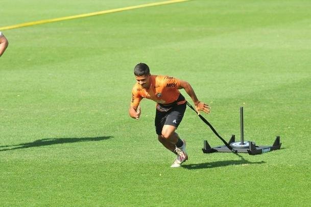 Tcnico Rodrigo Santana comandou treino nesta tera-feira  tarde, na Cidade do Galo, e definiu o time do Atltico para enfrentar o Coln, na Argentina, pela semifinal da Copa Sul-Amercana: Cleiton; Patric, Igor Rabello, Rver e Fbio Santos; Z Welison e Elias; Char, Vincius e Cazares; Franco Di Santo.