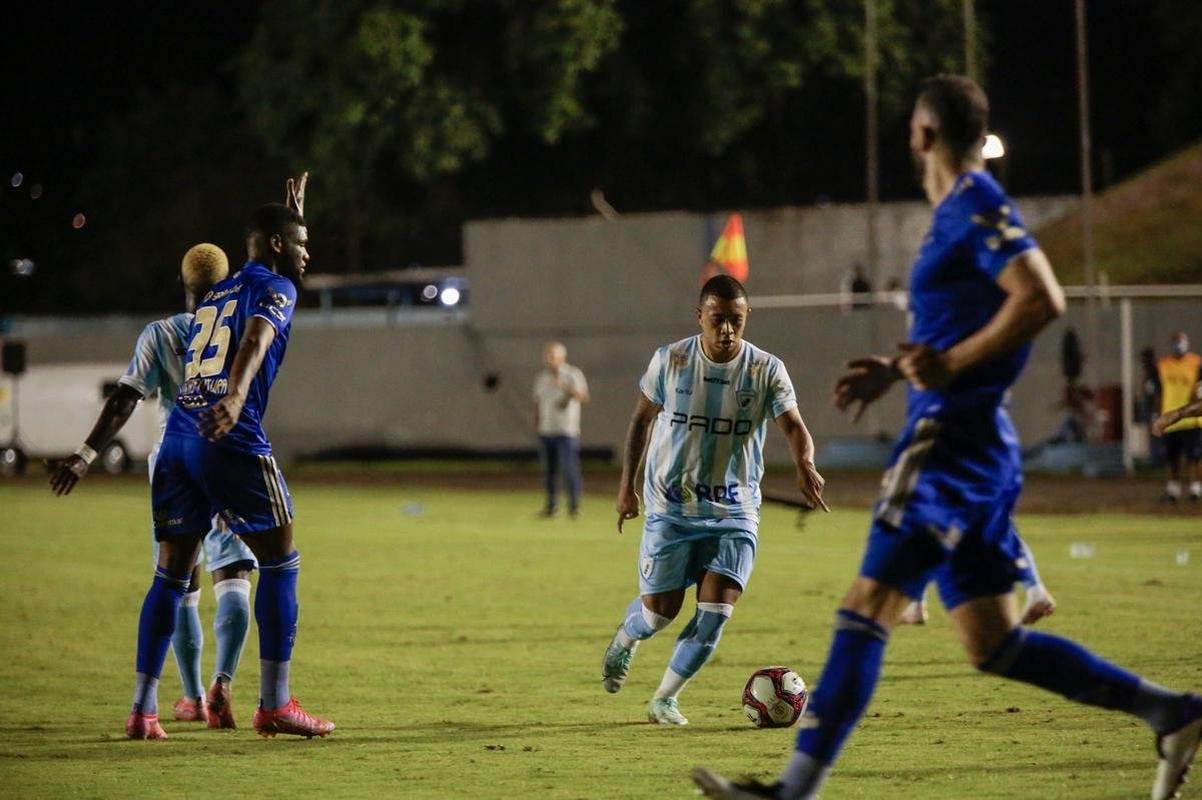 Fotos do jogo entre Londrina e Cruzeiro no Estdio do Caf, em Londrina, pela 34 rodada da Srie B do Brasileiro